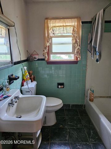 2411 6th Avenue, Toms River, NJ 08753