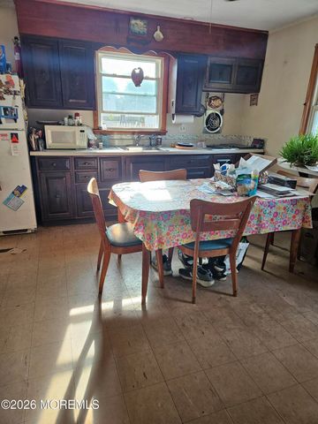 2411 6th Avenue, Toms River, NJ 08753