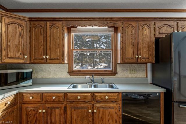 131 Chinqua Penn Trail, Reidsville, NC 27320