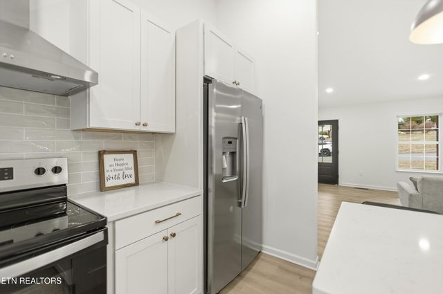 805 farnsworth Court, Strawberry Plains, TN 37871