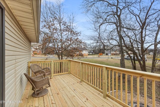 805 farnsworth Court, Strawberry Plains, TN 37871