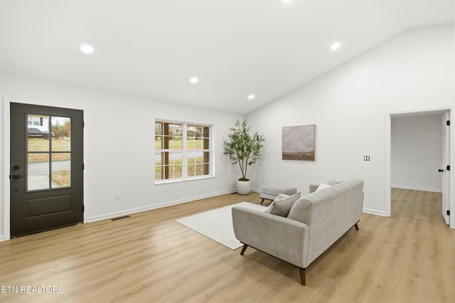 805 farnsworth Court, Strawberry Plains, TN 37871