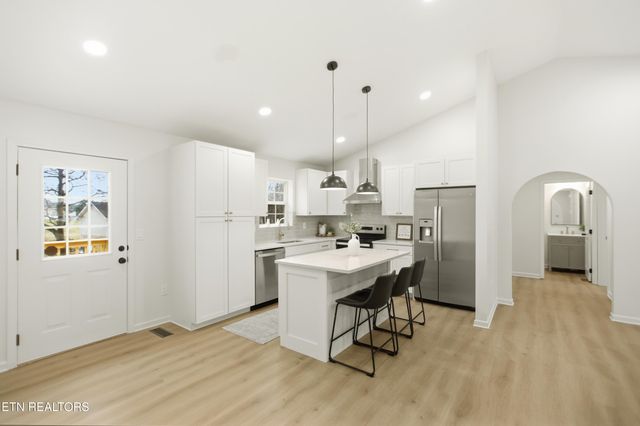 805 farnsworth Court, Strawberry Plains, TN 37871