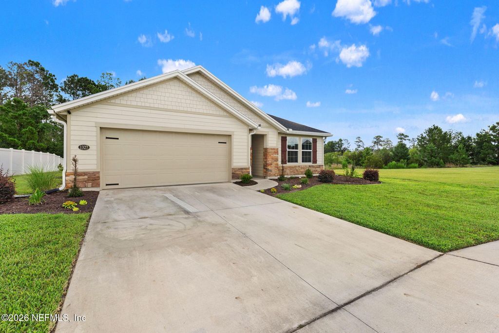 1327 PANTHER LAKE Parkway, Jacksonville, FL 32221