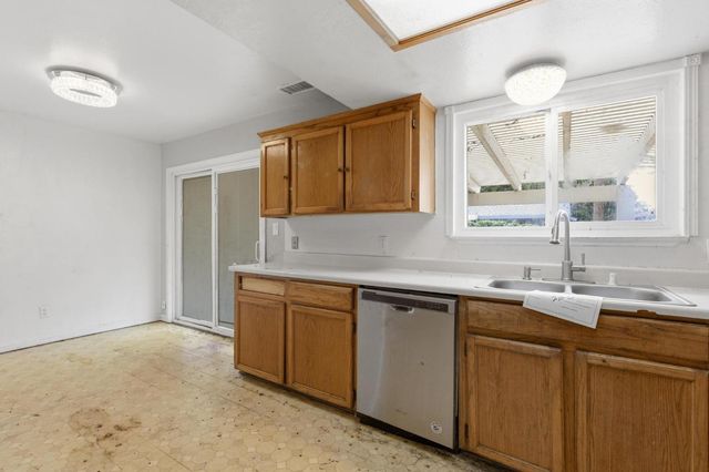 716 Aspen Dr, Yuba City, CA 95991