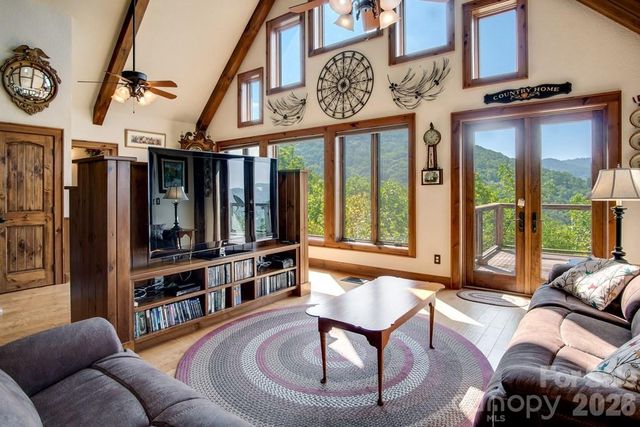 37 Jones Knob Road, Franklin, NC 28734