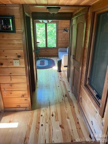 37 Jones Knob Road, Franklin, NC 28734