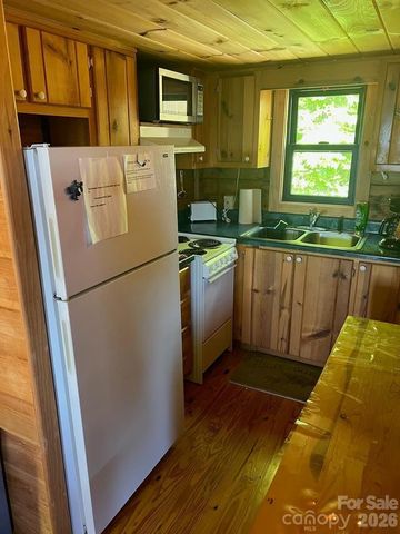 37 Jones Knob Road, Franklin, NC 28734