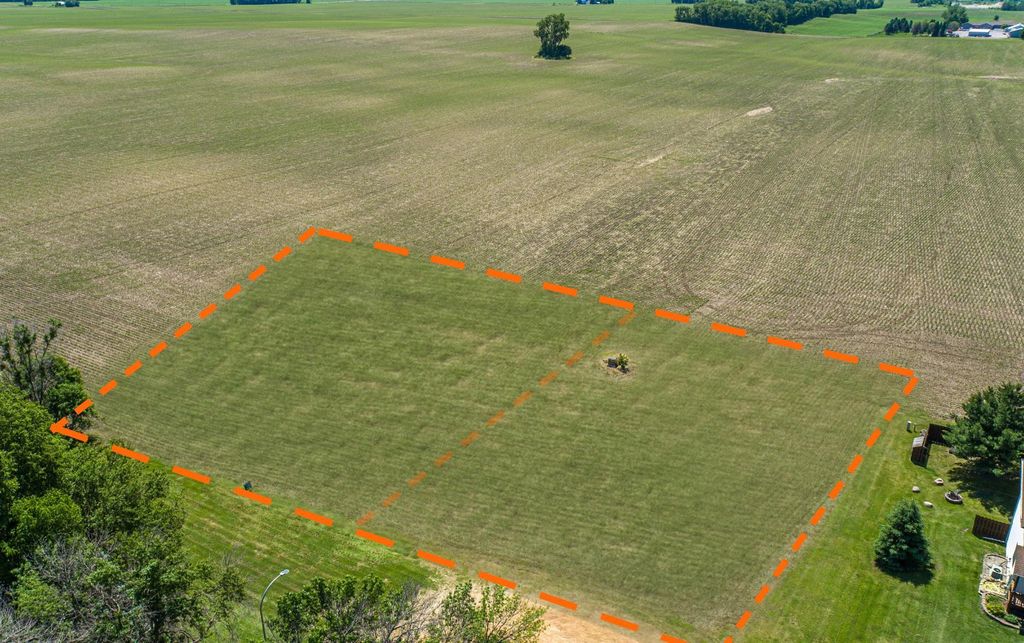 120 & 124 Kaukis Drive, Le Sueur, MN 56058 — exterior