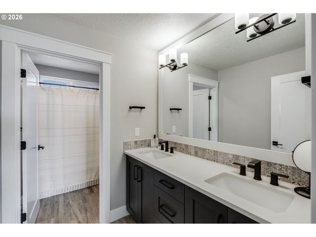 12170 Sw 173RD Ter, Beaverton, OR 97007