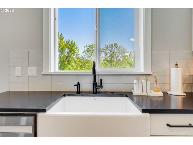 12170 Sw 173RD Ter, Beaverton, OR 97007