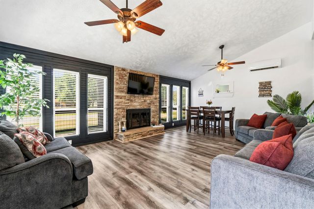 300 Water View Drive, Livingston, TX 77351