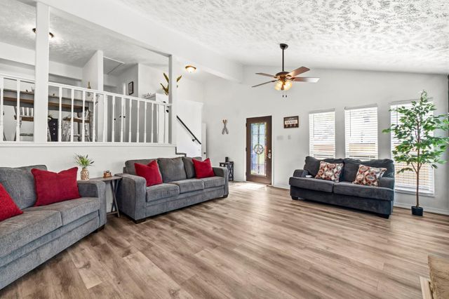 300 Water View Drive, Livingston, TX 77351