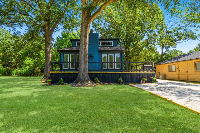 300 Water View Drive, Livingston, TX 77351
