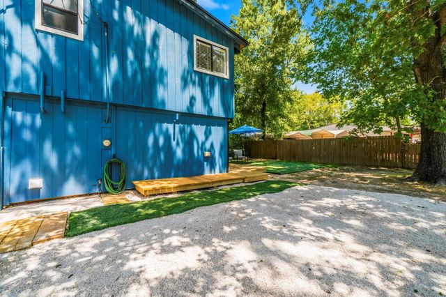 300 Water View Drive, Livingston, TX 77351