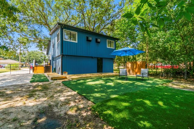 300 Water View Drive, Livingston, TX 77351