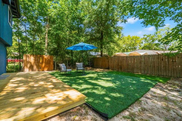 300 Water View Drive, Livingston, TX 77351