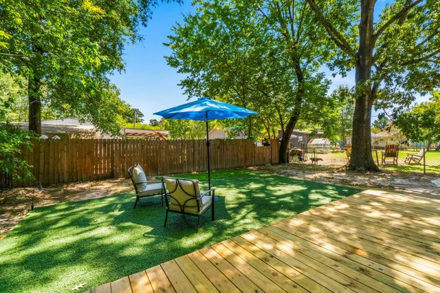 300 Water View Drive, Livingston, TX 77351