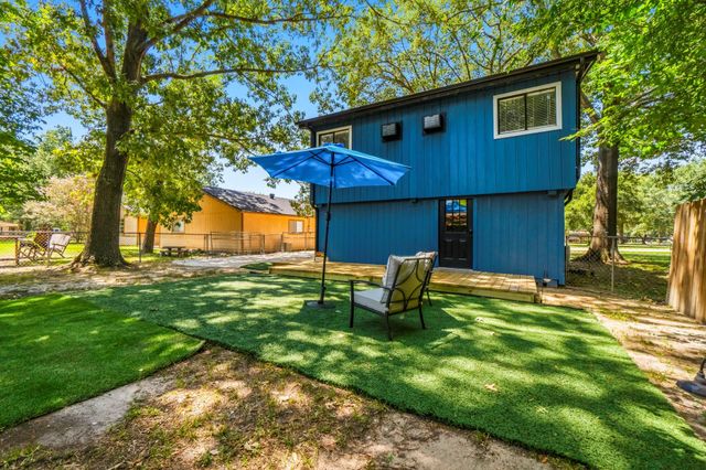 300 Water View Drive, Livingston, TX 77351