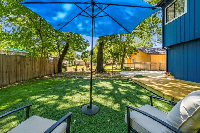 300 Water View Drive, Livingston, TX 77351
