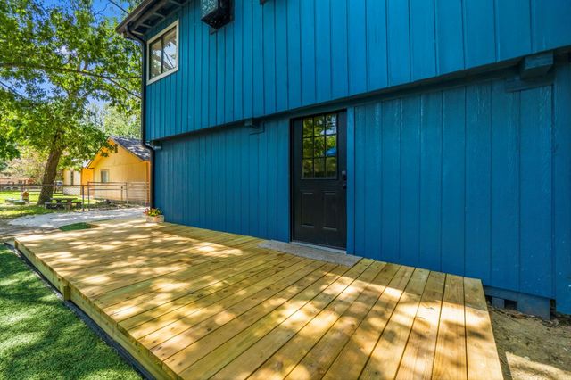 300 Water View Drive, Livingston, TX 77351