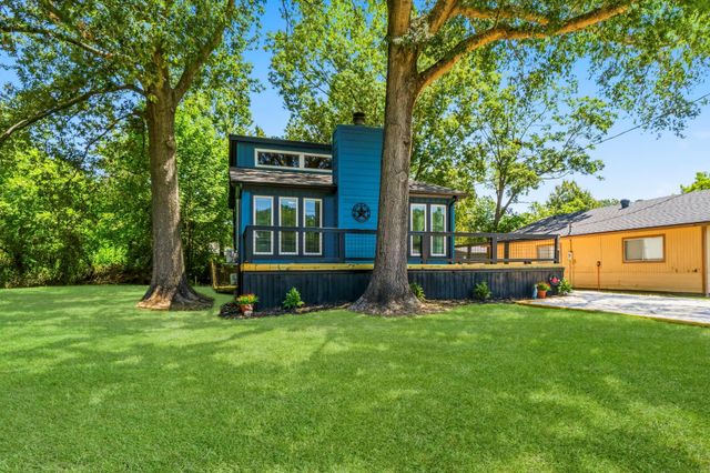 300 Water View Drive, Livingston, TX 77351