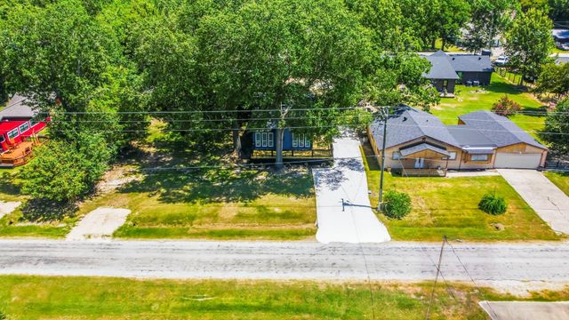 300 Water View Drive, Livingston, TX 77351