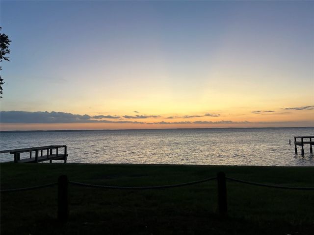 300 Water View Drive, Livingston, TX 77351