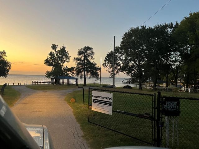 300 Water View Drive, Livingston, TX 77351