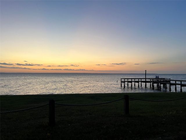 300 Water View Drive, Livingston, TX 77351