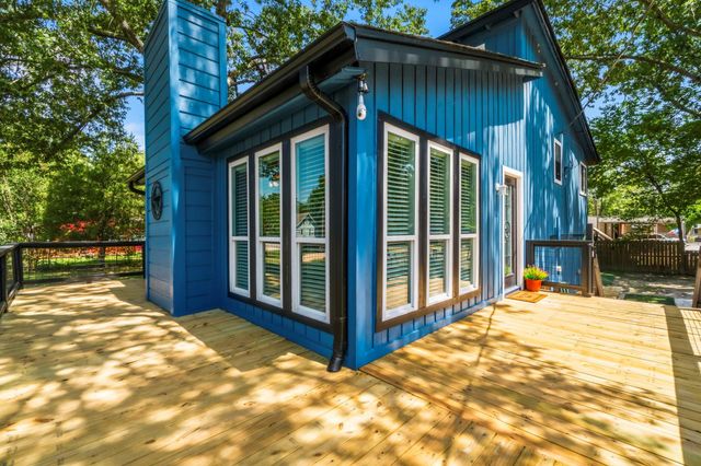 300 Water View Drive, Livingston, TX 77351