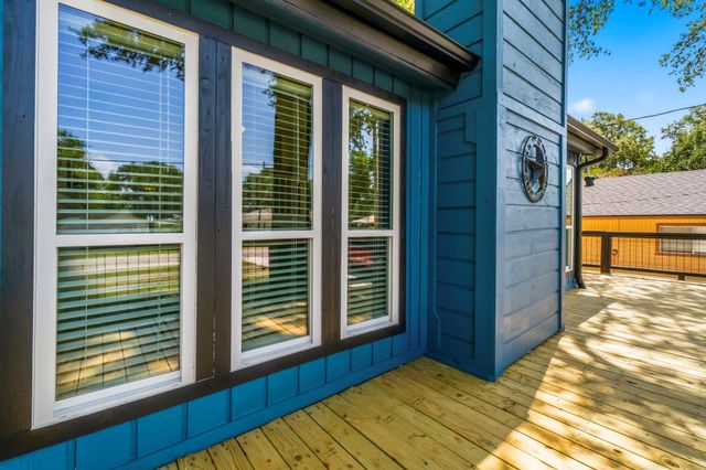 300 Water View Drive, Livingston, TX 77351