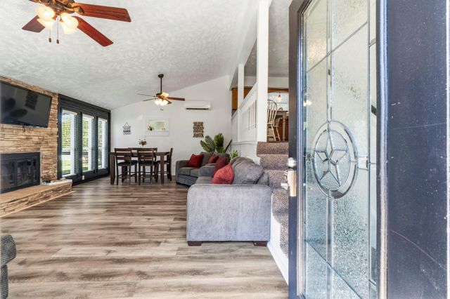 300 Water View Drive, Livingston, TX 77351