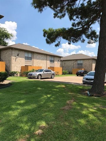 1947 Green Briar Colony Drive 15512-B, Houston, TX 77032