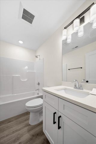 9563 E Luebcke Lane, Crown Point, IN 46307