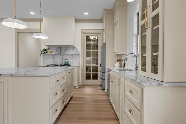 132 Water View Lane, Robinson, TX 76706