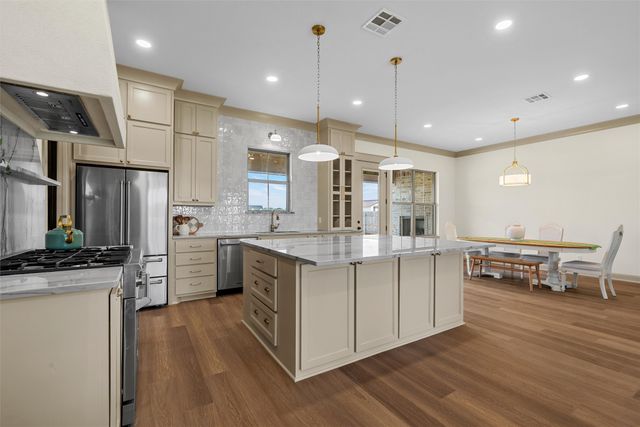 132 Water View Lane, Robinson, TX 76706