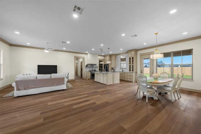 132 Water View Lane, Robinson, TX 76706
