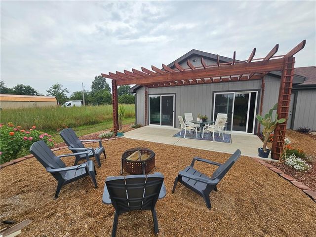 2 Illinois Drive, Linn Valley, KS 66040