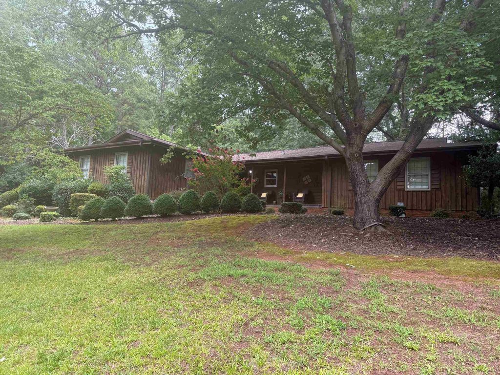 6370 Parris Bridge Road, Chesnee, SC 29323