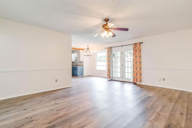 828 Lynne Lane, Burleson, TX 76028