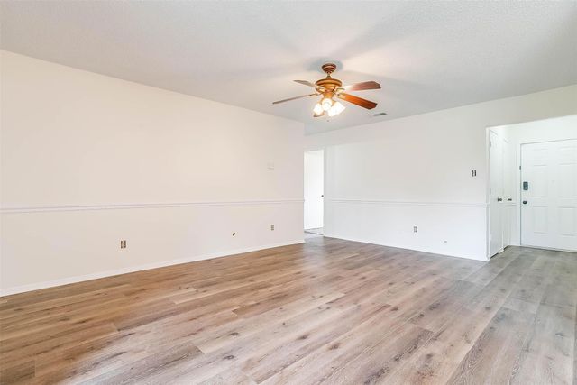 828 Lynne Lane, Burleson, TX 76028