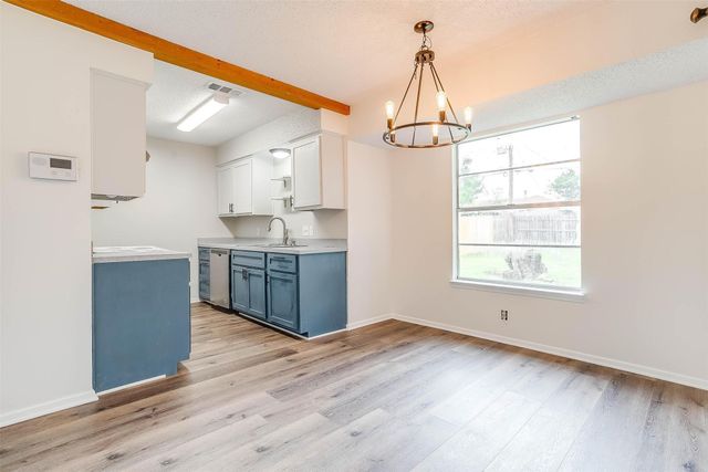 828 Lynne Lane, Burleson, TX 76028
