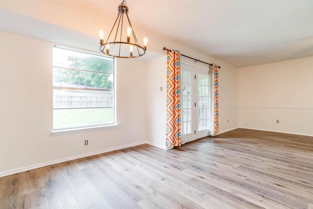 828 Lynne Lane, Burleson, TX 76028