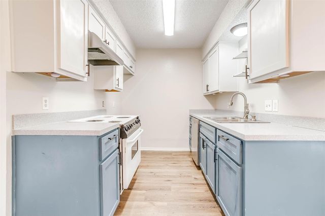 828 Lynne Lane, Burleson, TX 76028