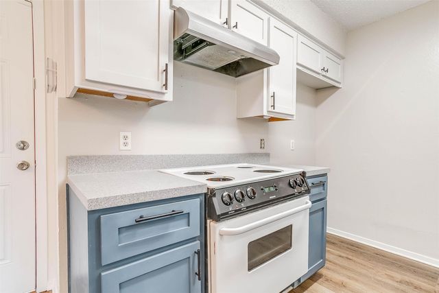 828 Lynne Lane, Burleson, TX 76028