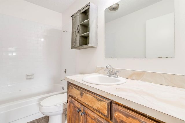 828 Lynne Lane, Burleson, TX 76028