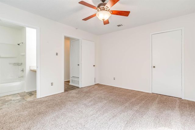 828 Lynne Lane, Burleson, TX 76028
