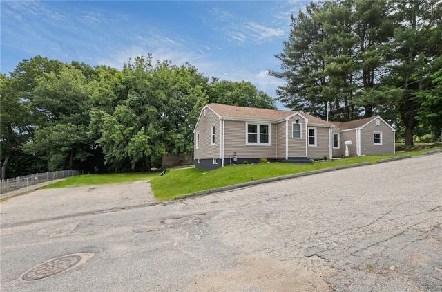 9 Emelia Street, Johnston, RI 02919