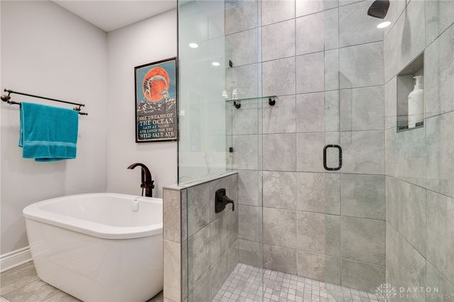 1437 Spanish Moss Way, Dayton, OH 45458